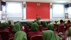 Edukasi Peran OJK Melalui Kunjungan Industri Pelajar SMKN 1 Kendal