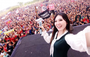 Via Vallen Duet Dengan Dirut Bank BPD DIY