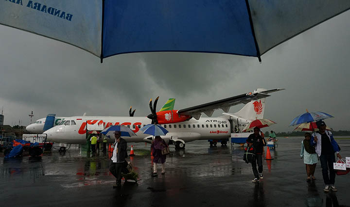 cuaca-buruk-bandara-adi-sucipto-buka-tutup
