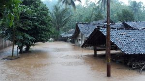 OJK DIY Bersama Komunitas Humas Salurkan Bantuan Korban Banjir Di Gunungkidul