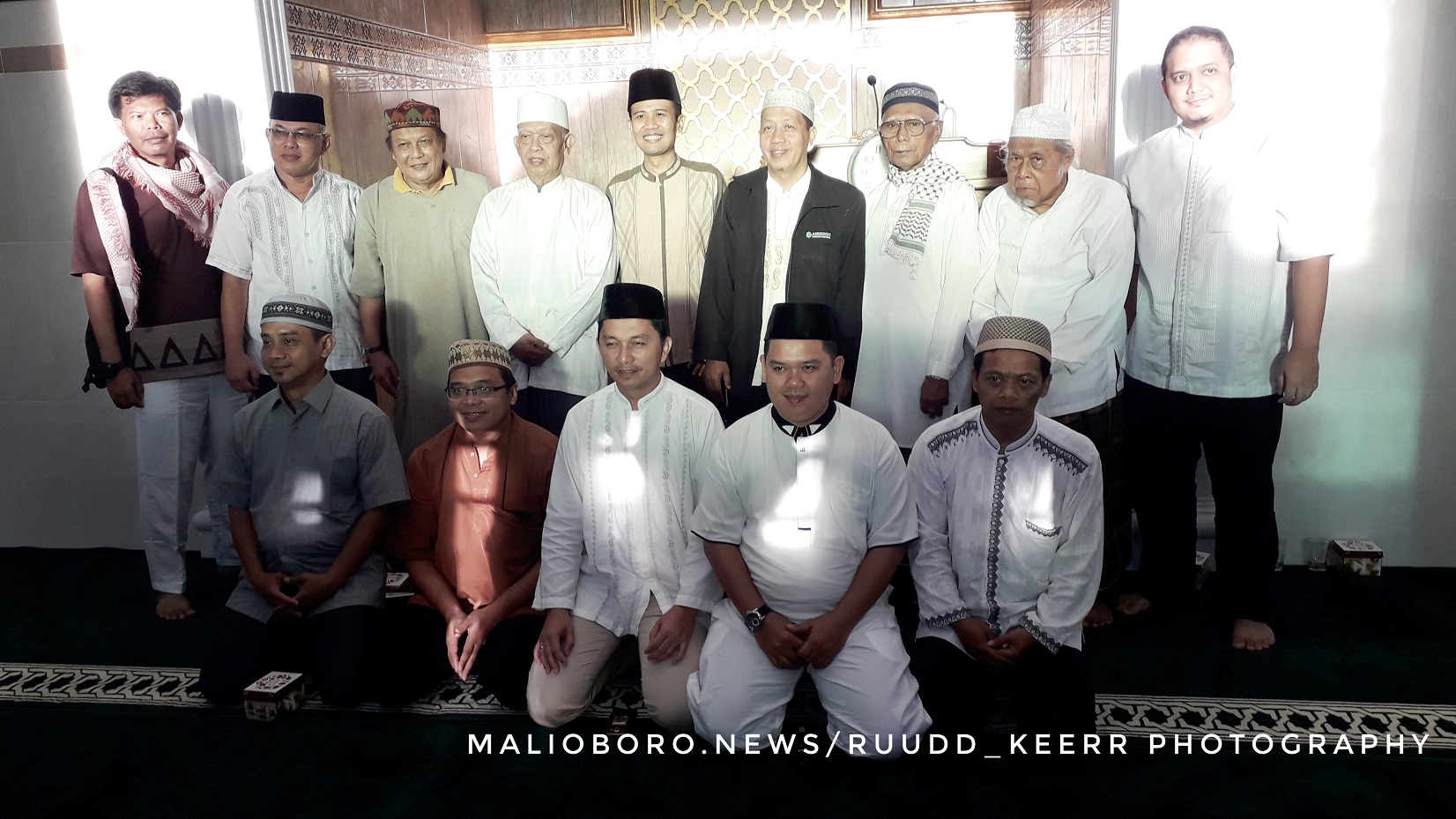 Foto jajaran pengurus ASBISINDO DIY dan FKIJK DIY pada kegiatan Sosialisasi Bank Syariah oleh Ruudd Keerr Photography
