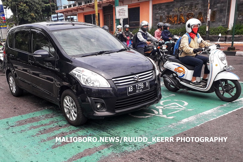 Foto Kendaraan Bermotor Oleh Ruudd Keerr Photography