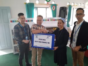 Berbagi Kasih, WOM Finance Natalan Bersama di Panti Asuhan