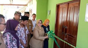 BPR Bank BDG Salurkan CSR Rehap Rumah Tak Layak Huni