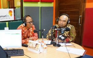 FK-IJK DIY Edukasi Keuangan Lewat Talkshow Radio di Smart FM