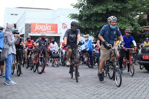 OJK dan ISEI DIY Bersepeda Keliling Kota Yogyakarta