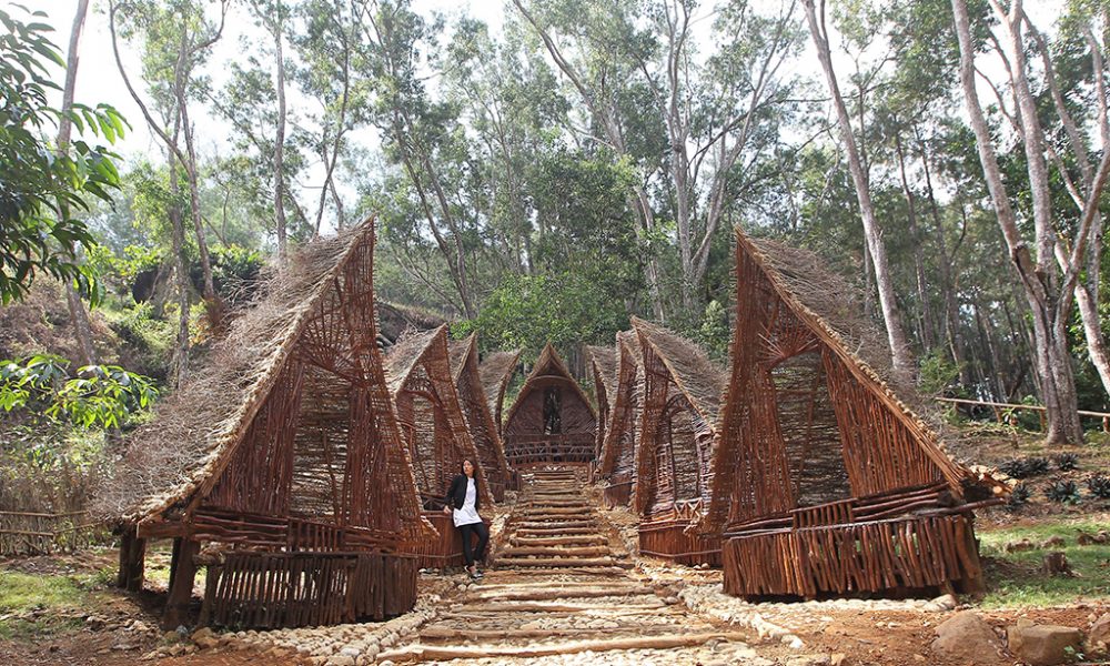 Wisata Rumah Hobbit Mangunan