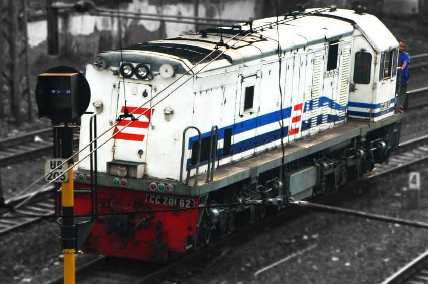 lokomotif kereta yogyakarta solo