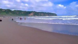 Menikmati Akhir Pekan di Pantai Parangtritis