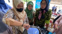 Dinas Koperasi dan UKM DIY mengadakan pelatihan Peningkatan Kapasitas Produk Unggulan Isotonik Air Kelapa untuk puluhan ibu-ibu di Kalurahan Trimurti, Kapanewon Srandakan, Kabupaten Bantul.