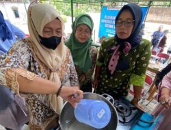 Dinas Koperasi dan UKM DIY Latih Warga Trimurti Bantul Olah Air Kelapa jadi Minuman Isotonik