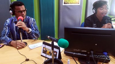 Bincang Keuangan FKIJK DIY di radio Smart FM kali ini mengambil tema Wujudkan Rencana Emas Demi Masa Depan Tak Cemas menghadirkan Yohanis Wulang, Deputi Bisnis PT Pegadaian Area Yogyakarta.