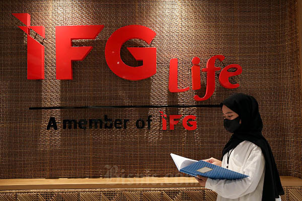 Suasana kantor IFG Life, Jakarta di tengah upaya penyelamatan nasabah Jiwasraya