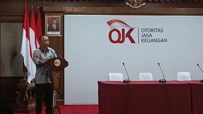 Kepala Kantor Otoritas Jasa Keuangan Jawa Tengah Sumarjono Menyampaikan Paparan Mengenai Kinerja OJK di Tahun 2024