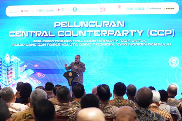 Gubernur Bank Indonesia, Perry Warjiyo bersinergi dengan Otoritas Jasa Keuangan (OJK), Bursa Efek Indonesia (BEI), Kliring Penjaminan Efek Indonesia (KPEI), dan perbankan membentuk dan mengembangkan Central Counterparty (CCP)