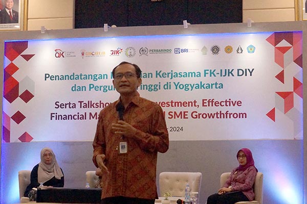 Yahuda Nawa Yanukrisna, Branch Manager BRI Danareksa Sekuritas Yogyakarta, yang menekankan pentingnya pemahaman mendalam sebelum terjun ke dunia investasi.