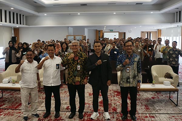 Forum Komunikasi Industri Jasa Keuangan (FKIJK) DIY menggelar acara Motivation Training bertajuk “Navigating Effective Leadership Communication” di Yogyakarta, Selasa (6/11/24).