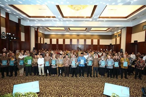 Otoritas Jasa Keuangan (OJK) kembali menunjukkan komitmennya dalam memperkuat sektor perbankan syariah dengan menerbitkan tiga pedoman produk terbaru.