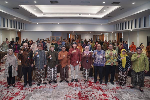 Para peserta Rakorda TPAKD DIY 2024 di Ballroom Kantor OJK DIY