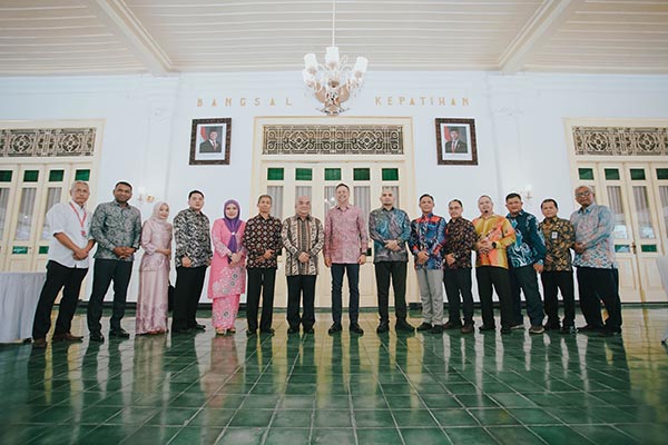Dato’ Syed menyatakan ketertarikannya untuk memperkuat hubungan bilateral yang telah terjalin, terutama di bidang pendidikan dan ekonomi.