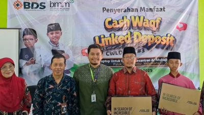 BPRS BDS Salurkan Laptop untuk Ponpes Lewat Wakaf Uang Produktif