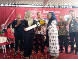 Naningsih Menangkan Honda Brio dalam Undian Bank Danagung Group, Hadiah Spektakuler Jadi Strategi Bersaing di Dunia Perbankan
