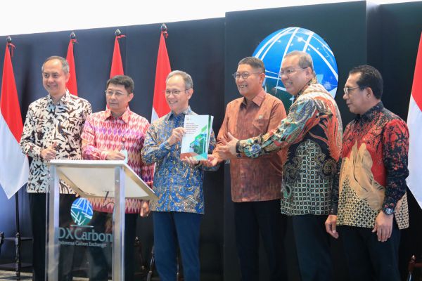 OJK Luncurkan Buku Panduan Perdagangan Karbon, Dukung Ekonomi Hijau Indonesia
