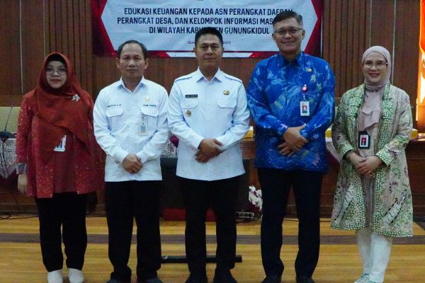Wujudkan Masyarakat Cerdas Finansial, OJK dan Pemkab Gunungkidul Gelar Edukasi Keuangan bagi ASN dan Tokoh Masyarakat
